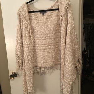 Kendall & Kylie white/beige sweater